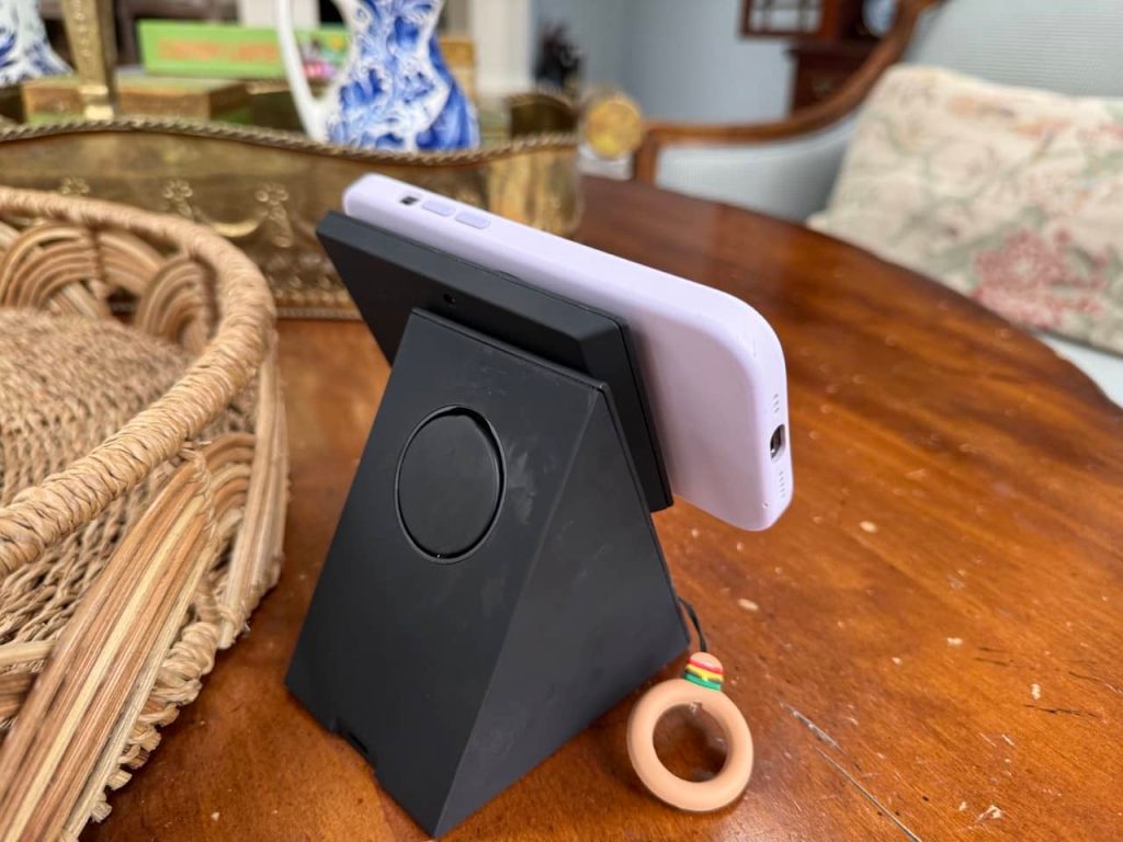 MagSafe Monday : GuMosh Fits crée une station d'accueil mince pour iPhone prenant en charge les AirPods et l'Apple Watch 21 GuMosh Dock par derrière