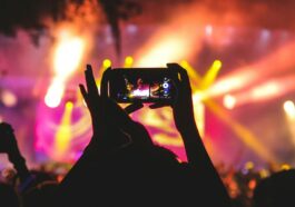 Les vidéos Facebook seront recommandées par l'IA, comme elle s'en prend à TikTok