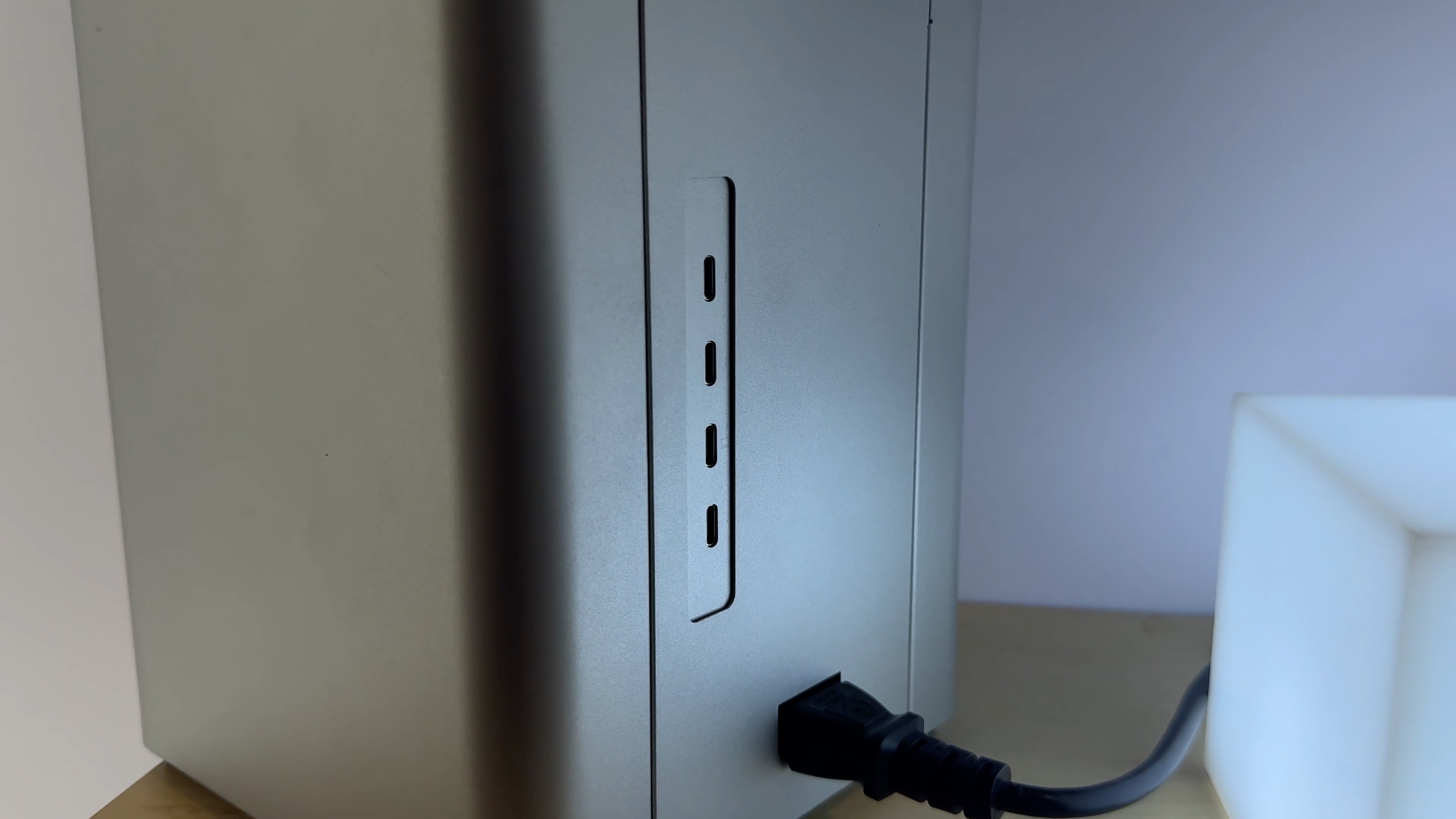 Promise Ports arrière du boîtier RAID Pegasus M8 Thunderbolt 5 NAB 2024
