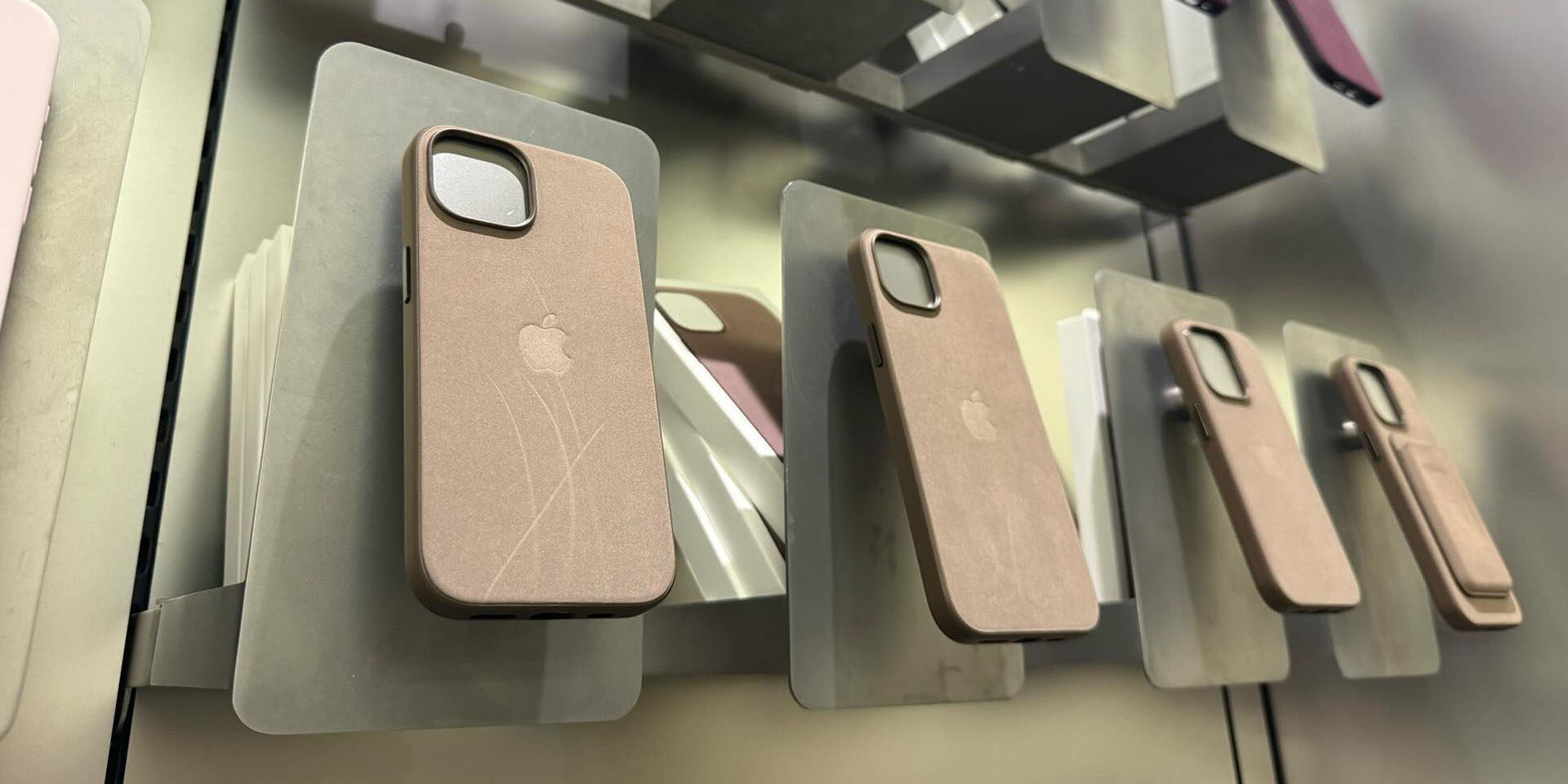 C'est normal d'admettre que tu te trompes parfois, Apple 2 Les étuis FineWoven sont des déchets, disent la majorité | Affichage Apple Store