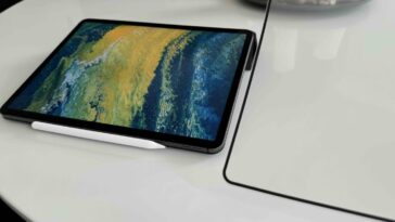 Cette option d'écran mat amovible pour iPad est-elle meilleure que la mise à niveau nano-texture de 100 $ ?