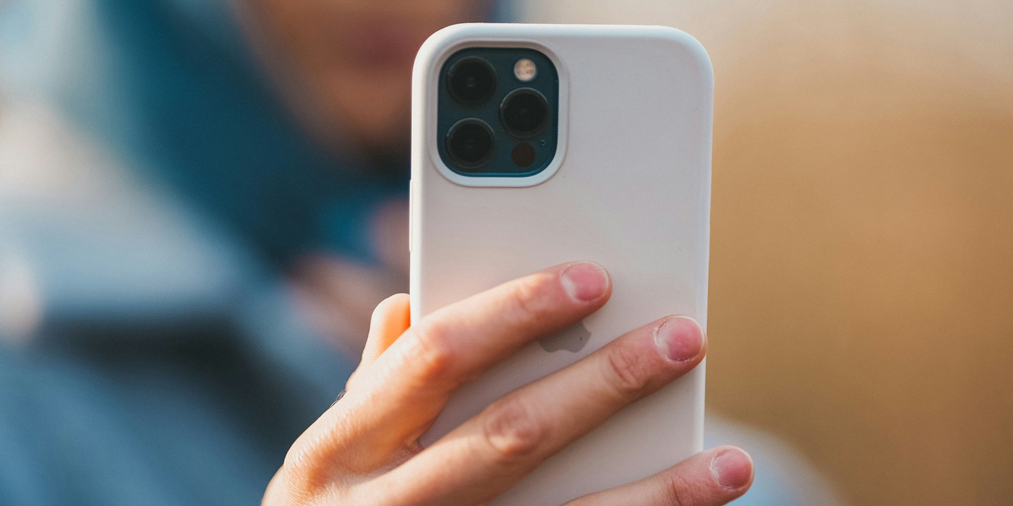 Espaces vidéo X |  La photo montre un iPhone 12 Pro