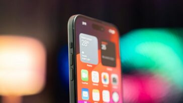 Apple n'est pas encore satisfait des écrans de l'iPhone 16 Pro Max, alors que les autres entrent en production