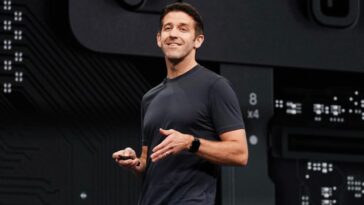 Bloomberg : John Ternus apparaît comme le successeur le plus probable de Tim Cook au poste de PDG d'Apple