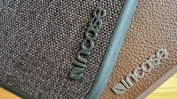 Étui pratique pour iPhone 15 Pro Incase Woolenex et cuir végétalien ICON MagSafe