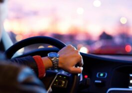 Les hausses de prix d'Uber sont en vigueur tout le temps, disent les conducteurs ;  salaire opaque