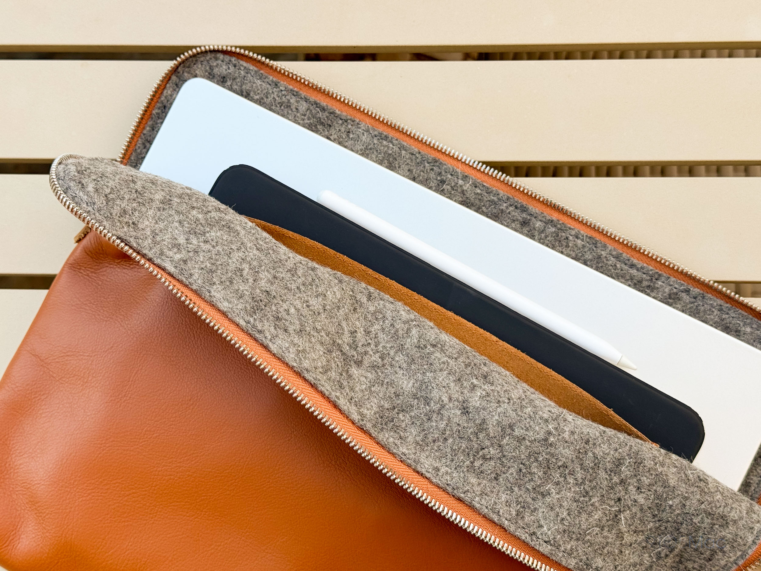 1717714805 313 Pratique transportez votre Mac et votre iPad avec style grace