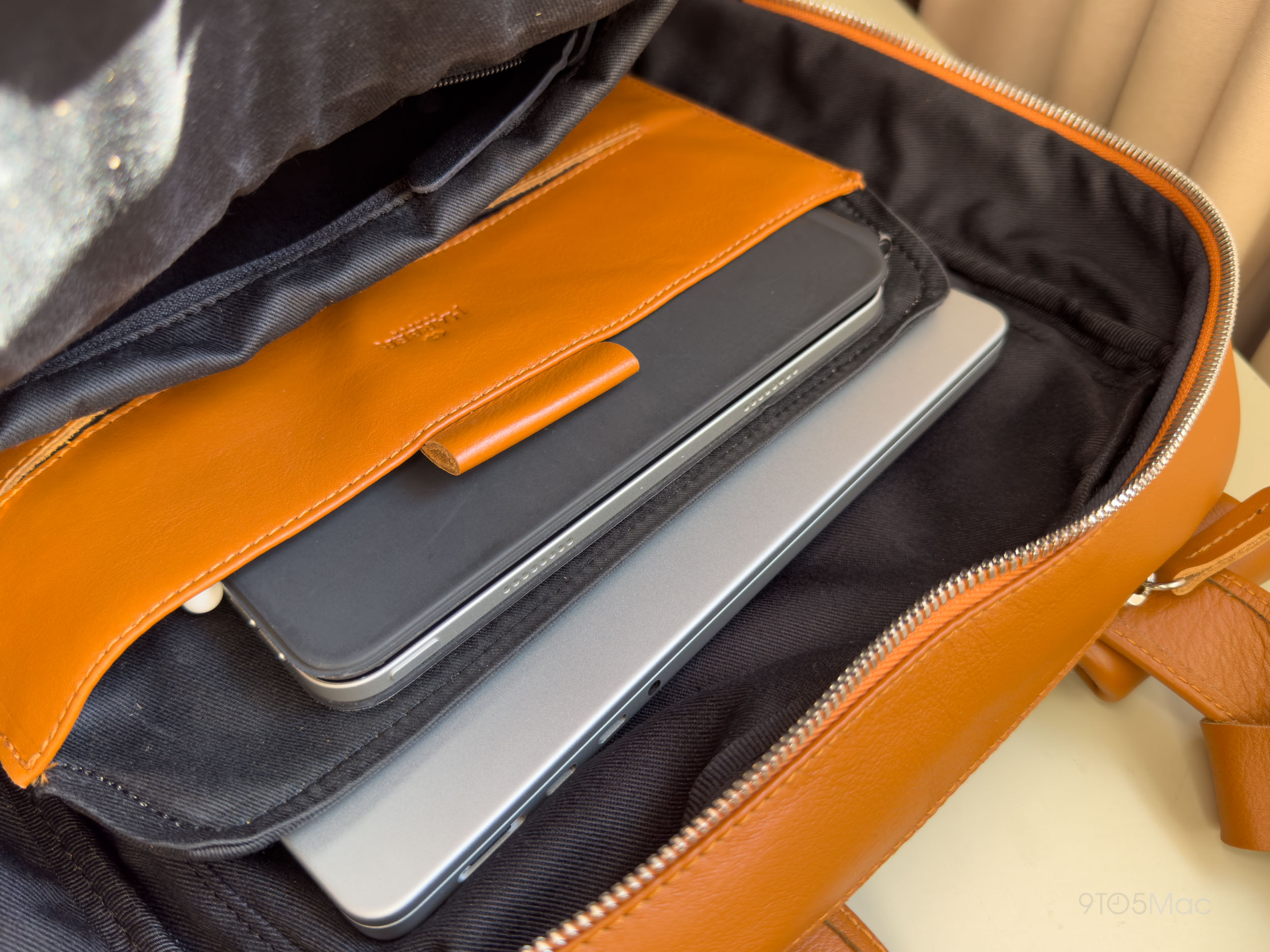 1717714809 991 Pratique transportez votre Mac et votre iPad avec style grace