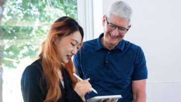 Apple surprend les gagnants du Swift Student Challenge avec une démo exclusive de Tim Cook