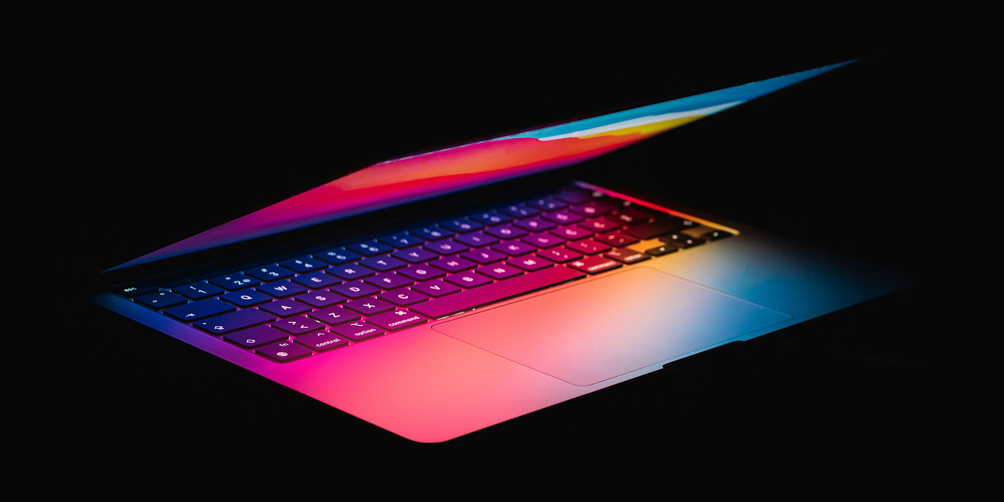Comment arrêter les logiciels malveillants sur Mac |  Photo maussade d'un MacBook