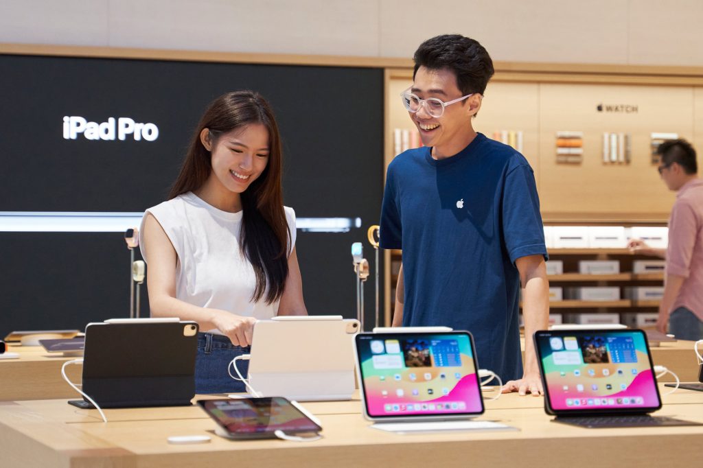 1718881205 274 LApple Store TRX de Kuala Lumpur a lair aussi cool