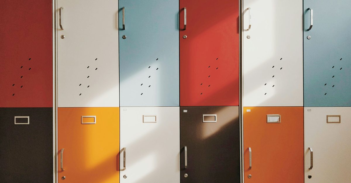 Interdiction des smartphones dans les écoles soutenue par le gouverneur de Californie [U: Social media laws in NY]