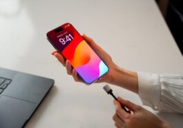Connect Pro : le premier câble USB magnétique de 100 W au monde avec lecteur d'alimentation LED [Video]