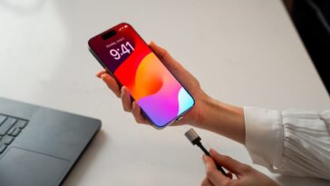Connect Pro : le premier câble USB magnétique de 100 W au monde avec lecteur d'alimentation LED [Video]