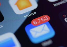 Fonctionnalités IA de l'application iOS 18 Mail : réponses intelligentes, changement de tonalité, tri automatique, plus