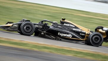 Le film F1 à gros budget d'Apple a enfin une date de sortie et sort dans les cinémas du monde entier