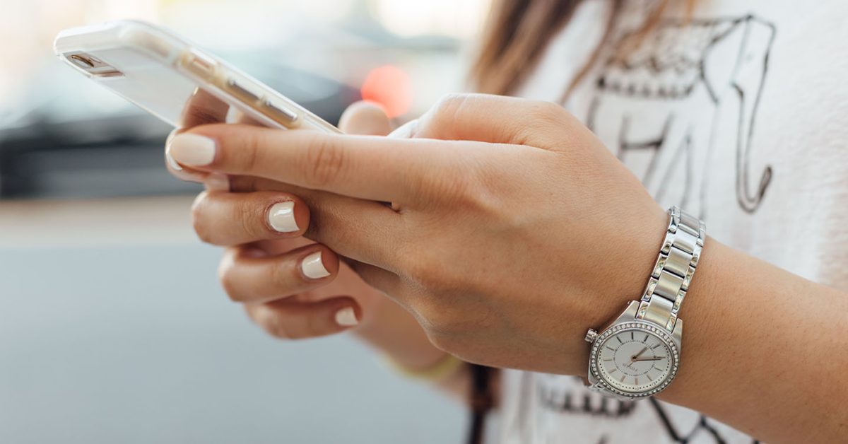 Les applications de médias sociaux pourraient recevoir des étiquettes d'avertissement de type tabac, alors que le Surgeon General des États-Unis tire la sonnette d'alarme sur l'impact sur les jeunes. 40 Les applications de médias sociaux pourraient recevoir des étiquettes d'avertissement de type tabac, alors que le Surgeon General des États-Unis tire la sonnette d'alarme sur l'impact sur les jeunes.