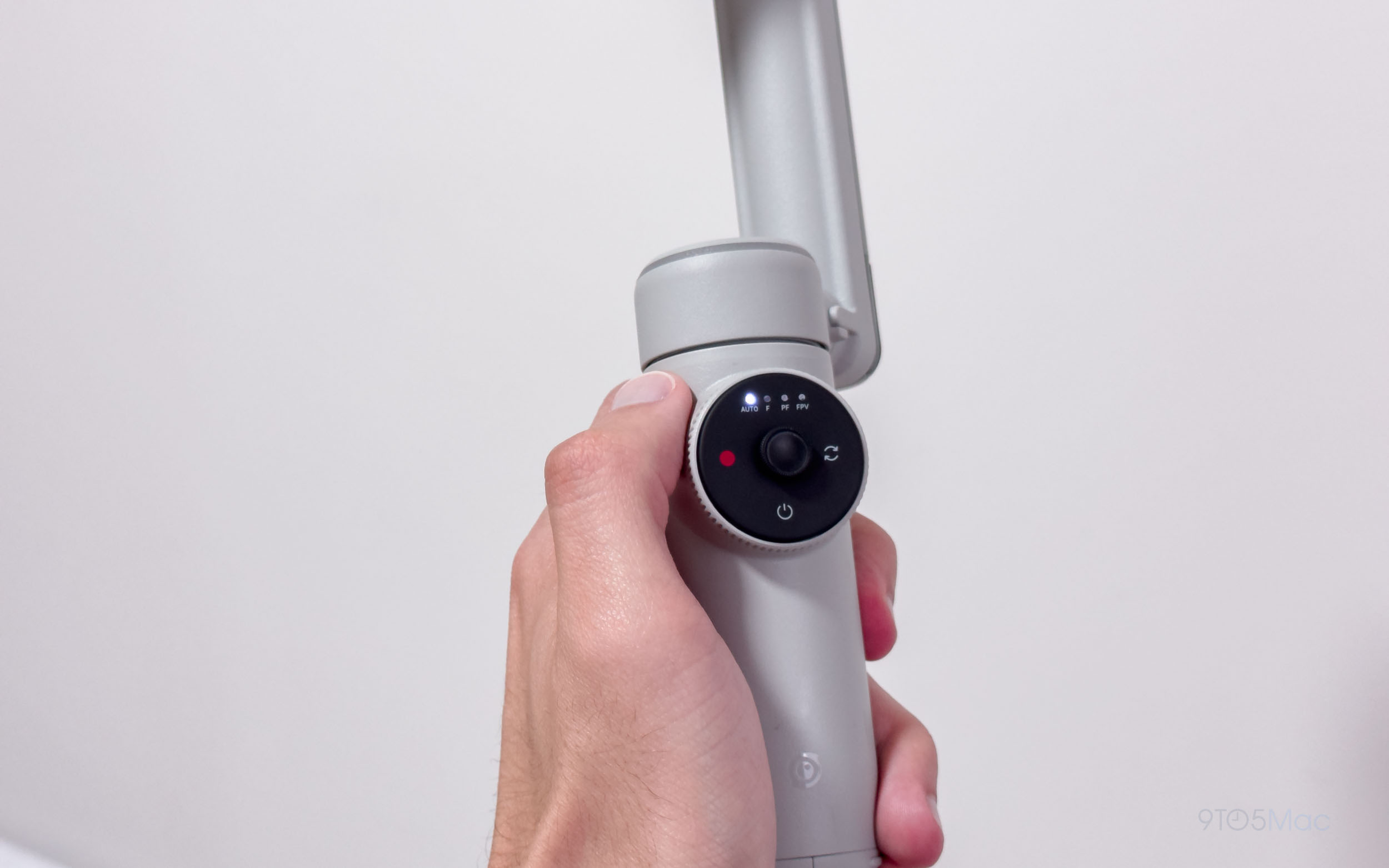Prise en main d'Insta360 Flow Pro : le premier stabilisateur pour iPhone compatible avec DockKit d'Apple