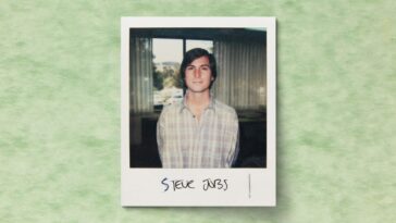 La vente aux enchères d'Apple comprend la veste en cuir « doigt d'honneur à IBM » de Steve Jobs, un badge d'identification Polaroid et bien plus encore