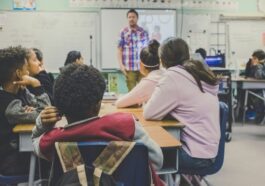 De plus en plus d'écoles interdisent aux élèves d'utiliser leurs smartphones pendant les heures de cours 93 De plus en plus d'écoles interdisent aux élèves d'utiliser leurs smartphones pendant les heures de cours