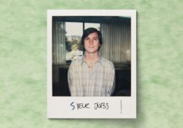 La vente aux enchères d'Apple comprend la veste en cuir « doigt d'honneur à IBM » de Steve Jobs, un badge d'identification Polaroid et bien plus encore [U]