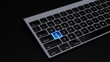 Le gouvernement américain s'attaque aux dangers de l'IA, avec l'interdiction du deepfake et l'examen du prochain modèle de ChatGPT