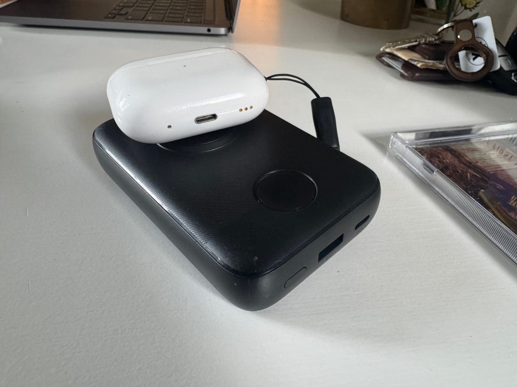 1725881422 123 MagSafe le chargeur portable ideal pour les fans dApple