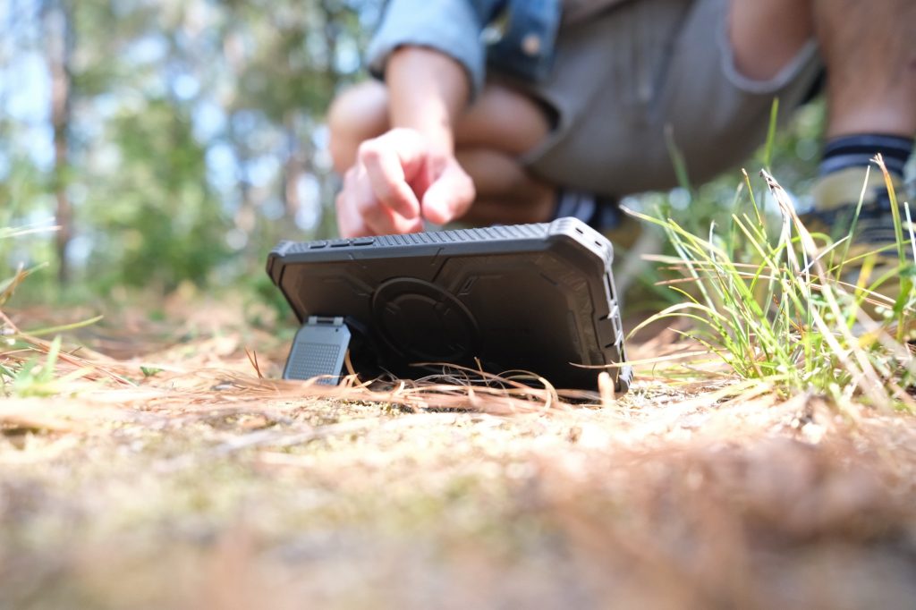 1726530617 154 Protegez votre iPhone 16 avec style grace aux coques robustes