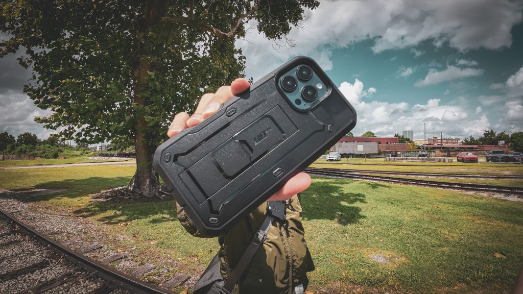 1726530618 349 Protegez votre iPhone 16 avec style grace aux coques robustes