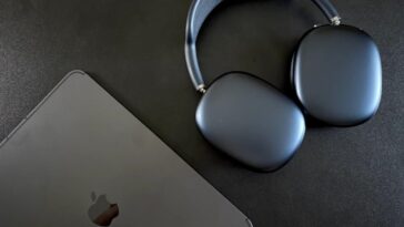 Hands-on with midnight AirPods Max with USB-C