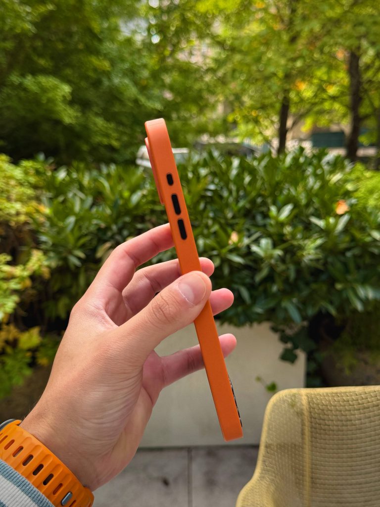 1728940921 100 Clicks Keyboard pour iPhone 16 Pro Concu grace