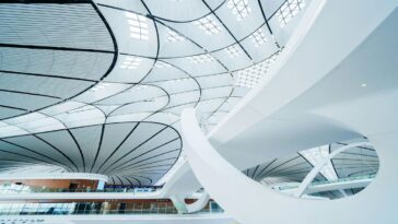 Tim Cook and 20 other CEOs met China’s premier to discuss potential issues with Trump plans