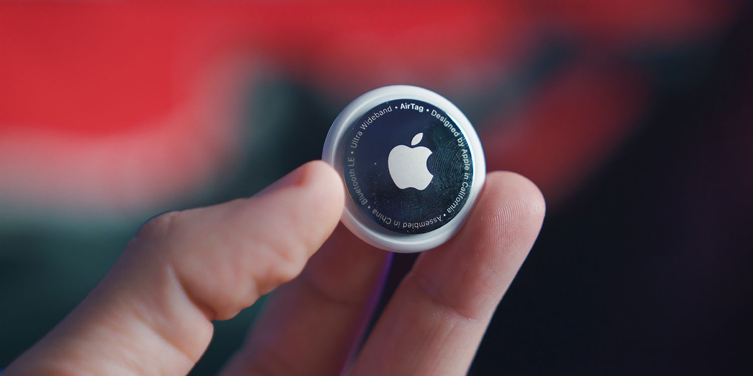 Apple : plus de 20 nouveaux produits cette année, découvrez ce qui arrive 3 AirTag stalking | Close-up photo of an Apple AirTag