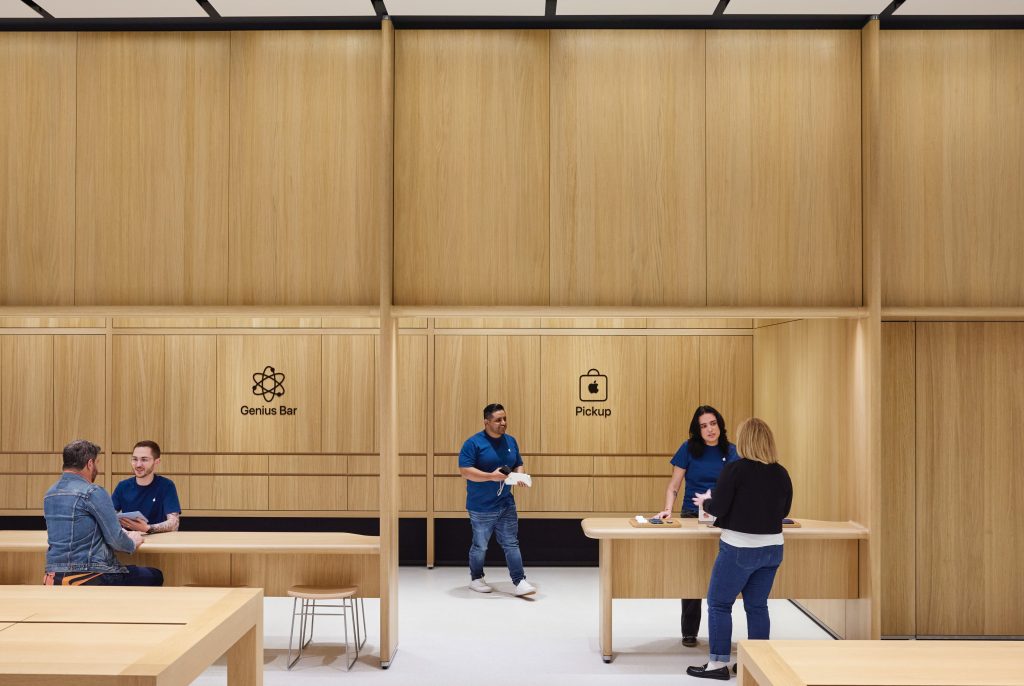 Apple Miami Worldcenter : Boutique à design biophile, écoresponsable et accessible 2 Apple Miami Worldcenter - Genius Bar and Apple Pickup