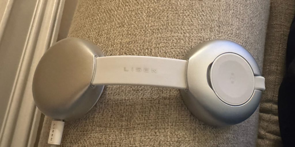 MagSafe : découvrez les meilleurs accessoires de voyage pour vos déplacements 3 Chargeur de nuit MagSafe