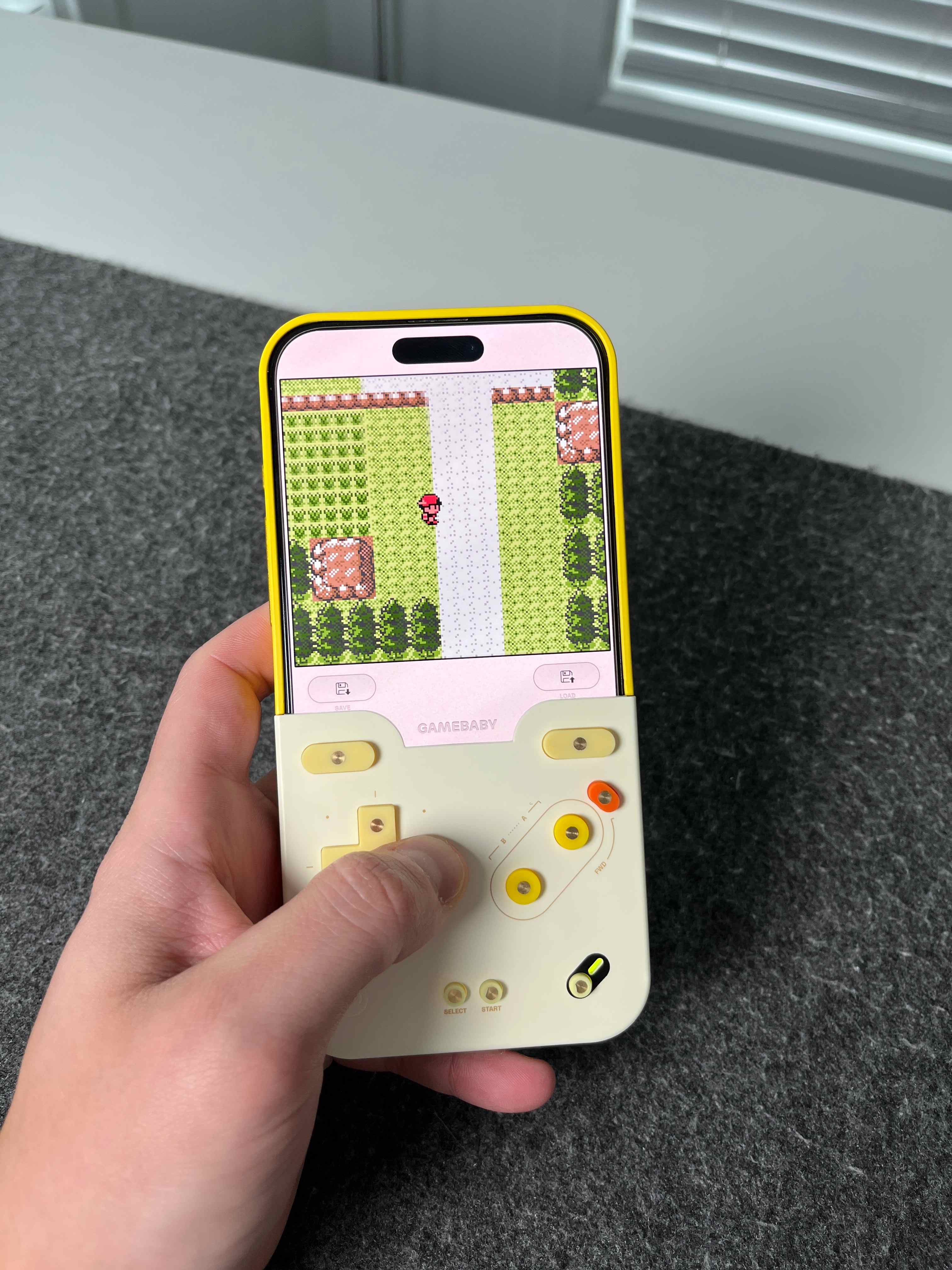 1738423524 877 Le GAMEBABY Case transforme votre iPhone en console retro avec