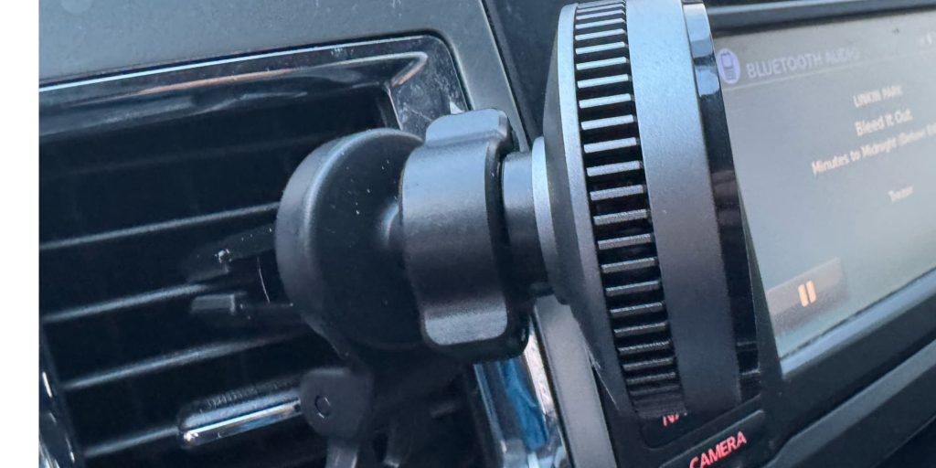 MagSafe : un chargeur de voiture élégant avec USB-C et des aimants puissants 2 MagSafe un chargeur de voiture elegant avec USB C et