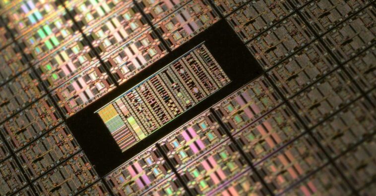 OpenAI prévoit un premier chip AI sur mesure d'ici la fin de l'année 1 OpenAI expects to have its first custom AI chip by the end of the year