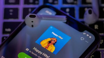 Spotify had its first ever profitable year; may have been assisted by Apple U-turn