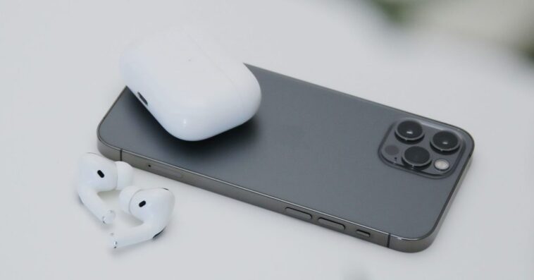 Tests de la charge sans fil inversée sur l'iPhone 17 Pro, selon un leaker 1 Wireless reverse charging being tested in the iPhone 17 Pro – leaker