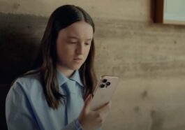 Apple pulls ad that showed Siri being useful after delaying feature that could make Siri useful
