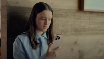 Apple pulls ad that showed Siri being useful after delaying feature that could make Siri useful