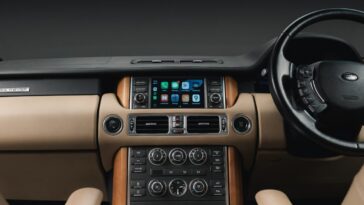 Land Rover brought CarPlay to 15-year-old Range Rovers with ‘period‑correct hardware’