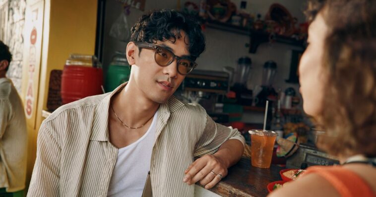 Traduction en direct désormais accessible à tous avec les lunettes Ray-Ban Meta 1 Live translation now available to all in Ray-Ban Meta glasses