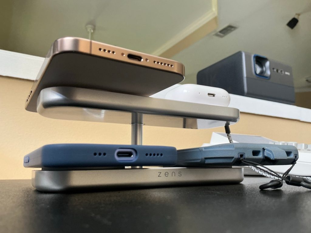 Zens Quattro Charger Pro : station de charge familiale avec un mode hors étiquette utile 3 Zens Quattro Charger Pro station de charge familiale avec