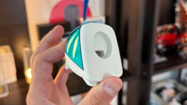 Hands on: Spigen adds to C1 line with iMac G3-inspired Apple Watch stand