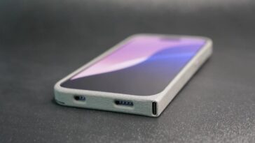 This iPhone case adds USB-C port to Lightning models