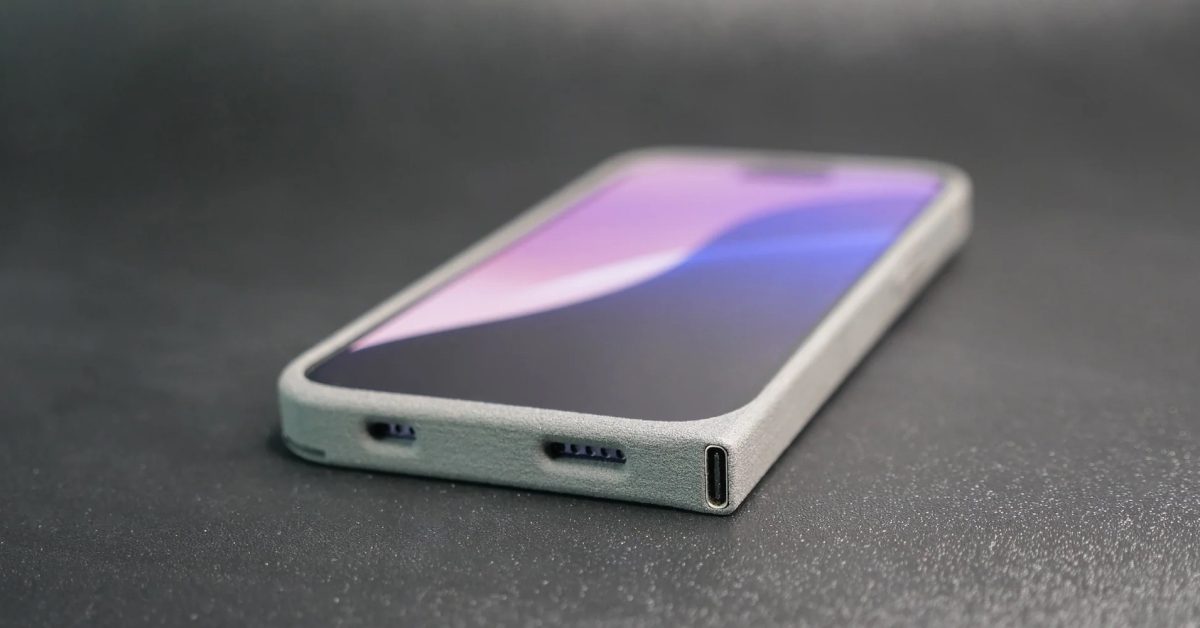 This iPhone case adds USB-C port to Lightning models