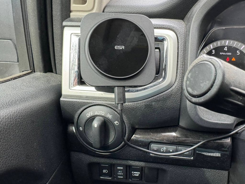 MagSafe pour la rentrée : découvrez le meilleur équipement pour votre collège 2 Chargeur de Support ESR pour MagSafe