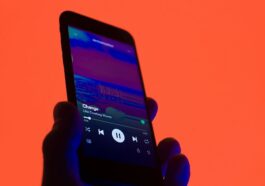 Spotify hits 696M users, but returned to making a loss